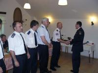 předání pamětní medaile okolním sborům